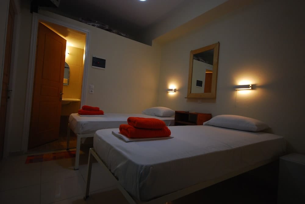 Santorini Camping/Rooms 5