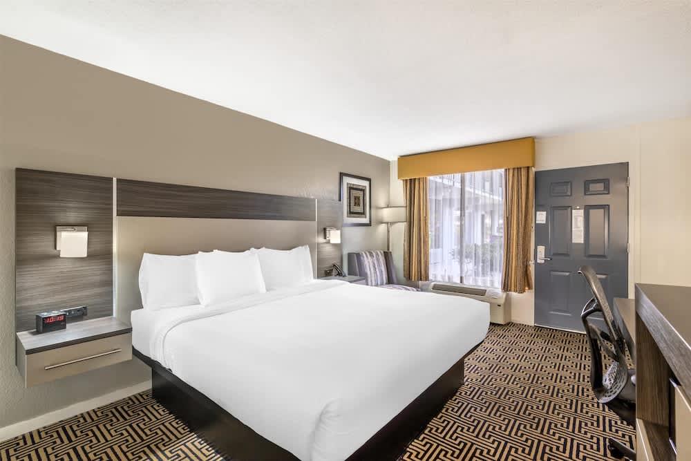 Best Western Central Inn 5