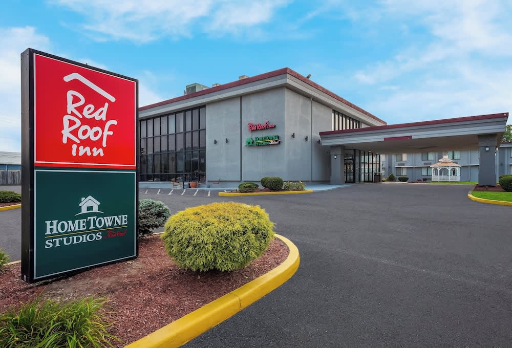Red Roof Inn Painted Post 1