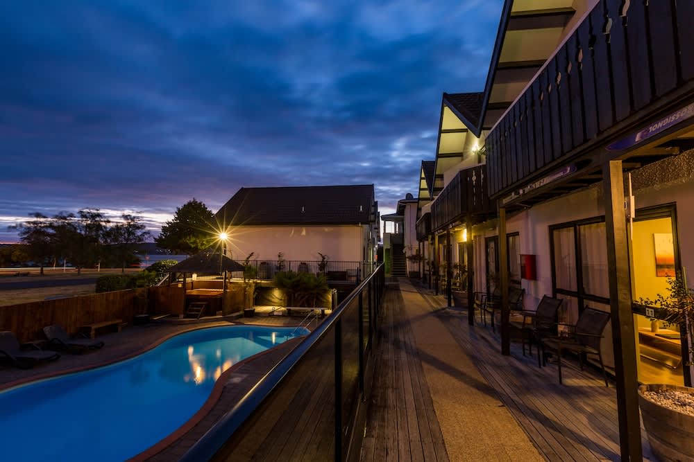 Le Chalet Suisse Motel Taupo 1