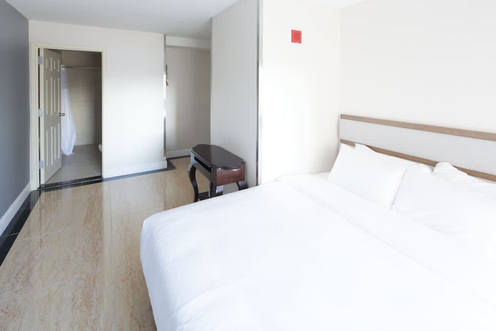 Mayfair Inn and Suites 5