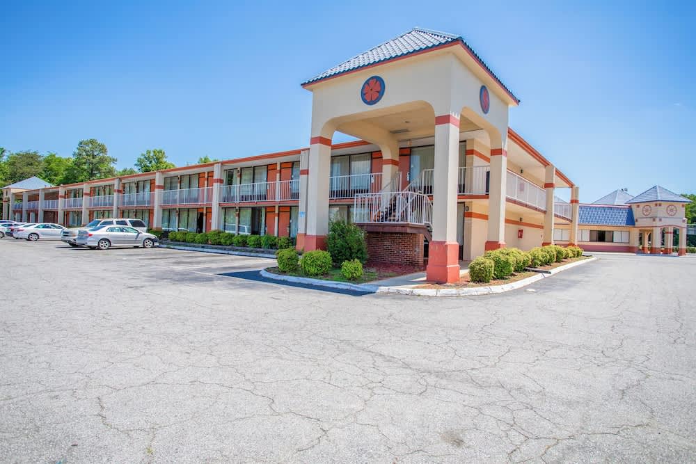 OYO hotel Greensboro east I 40 1