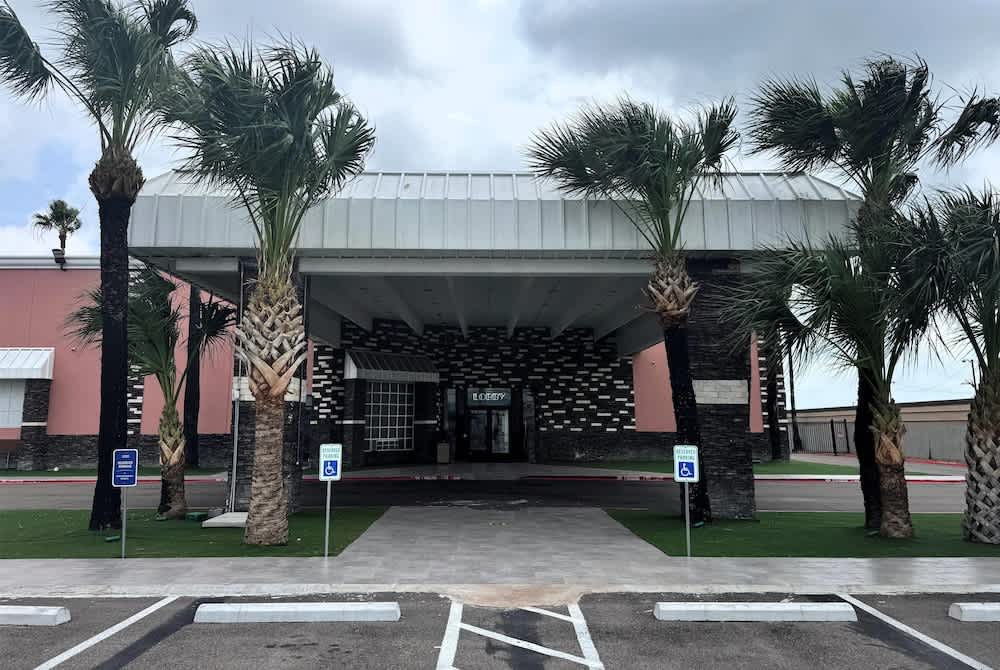 Super 8 by Wyndham Corpus Christi Airport 1