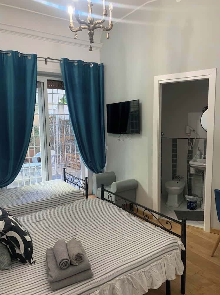 la piazzetta delle regine 4