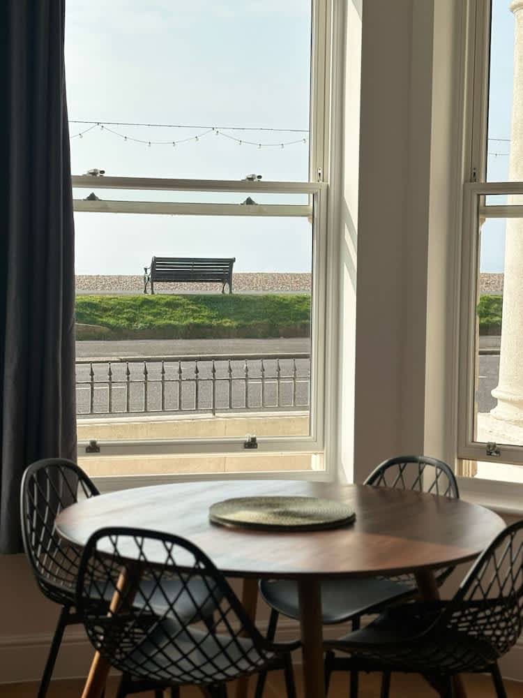 Beautiful 2 Bed Apartment on Beach by Urban Roost 2