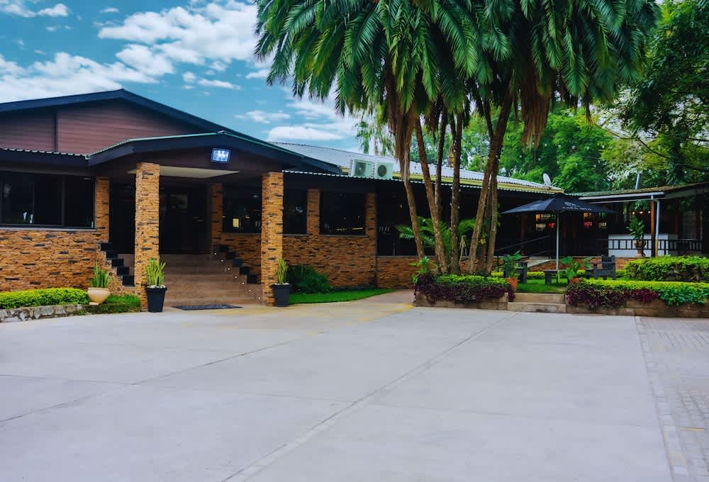 Casa Mia Lodge & Restaurant 1