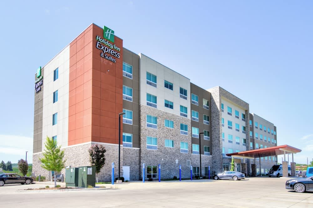 Holiday Inn Express & Suites Onalaska La Crosse Area by IHG 1