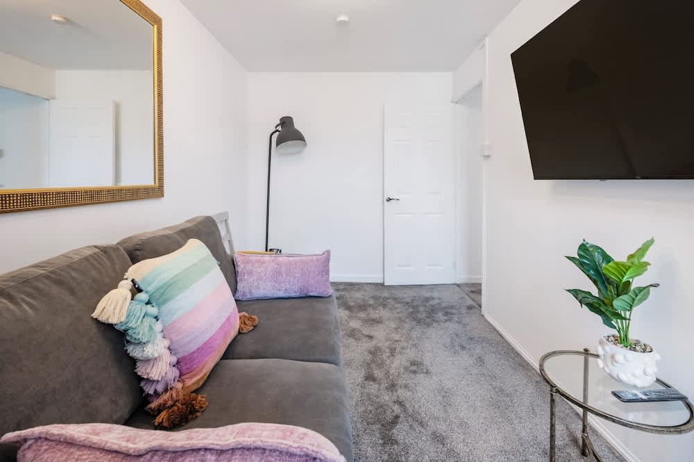 Spacious London stay - 3 Bedroom property 2