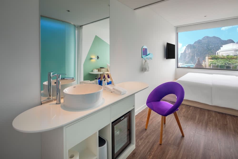 Tru by Hilton Ha Long Hon Gai Centre 5