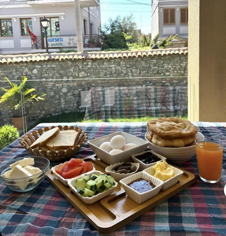 Villa Zoi A Stay to Remember I Guest House in Elbasan Castle 1