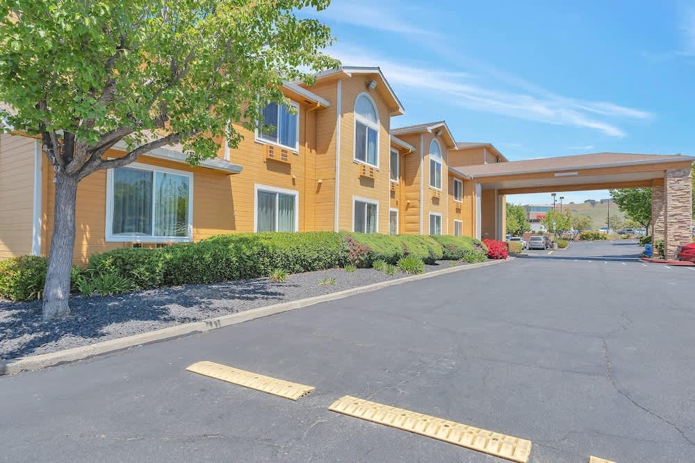 Quality Inn near Six Flags Discovery Kingdom-Napa Valley 1