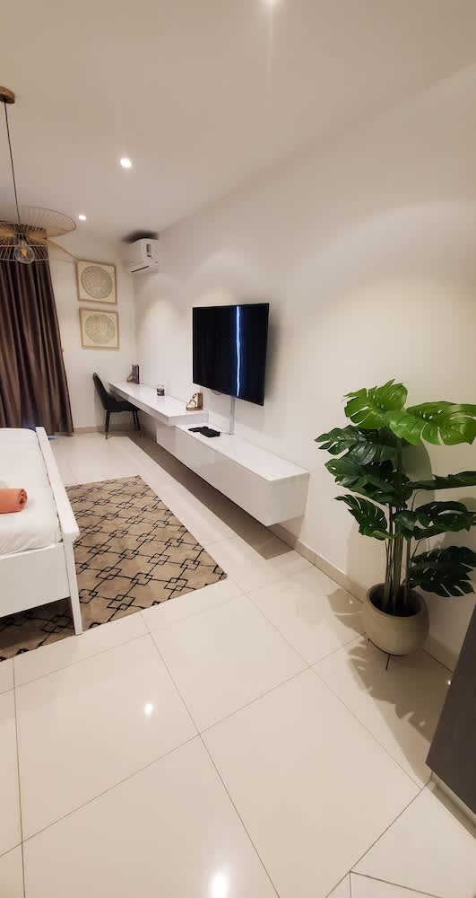 The Lennox Suites by Cozy 2