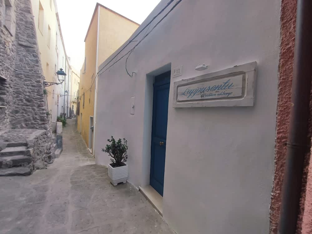 Room-l'appusentu in the Historical Cente 1