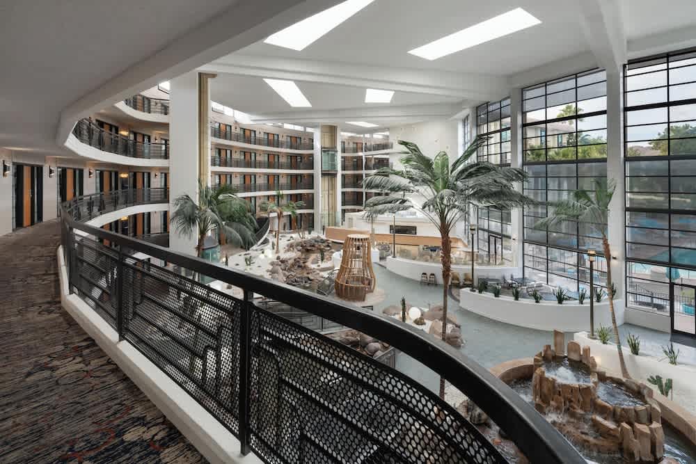 Embassy Suites by Hilton Phoenix Biltmore 2