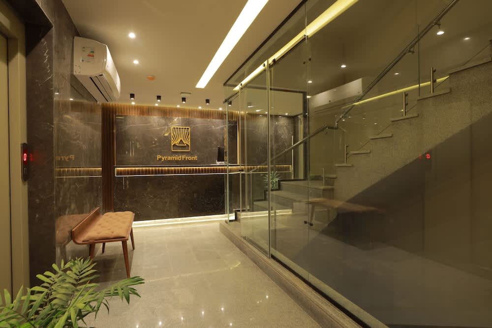 Pyramid Front Hotel 2