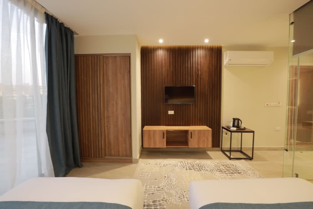 Pyramid Front Hotel 5