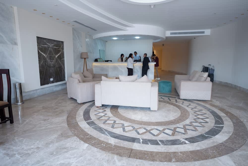 Pyramid Front Hotel 3