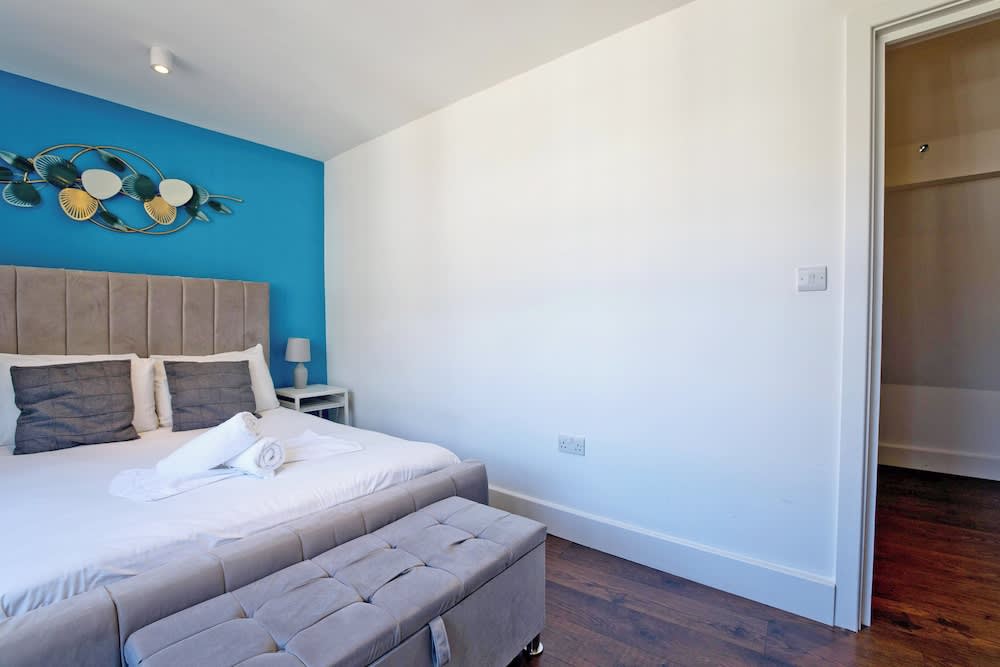 Imperial Middlesex Street Apartments 1