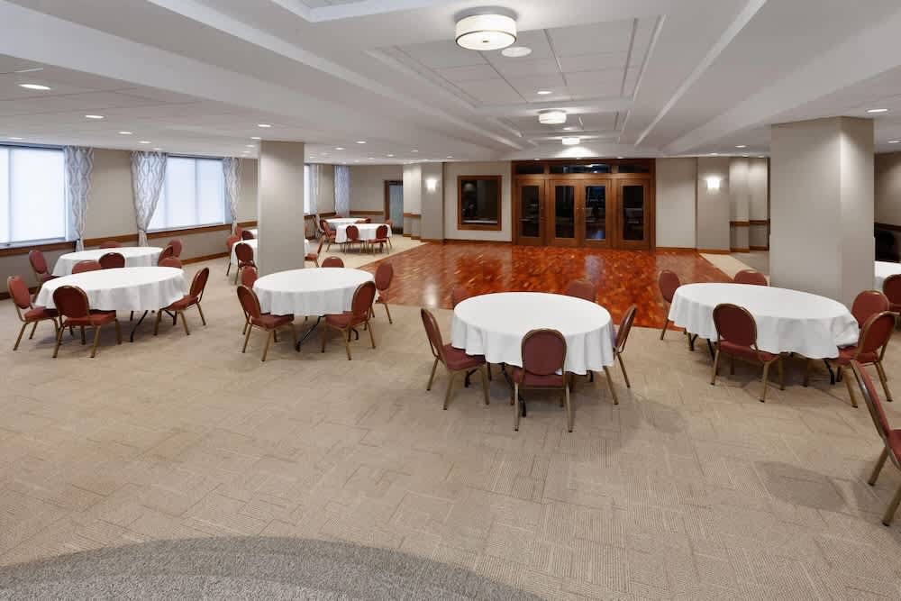 Ramada by Wyndham Milwaukee 1