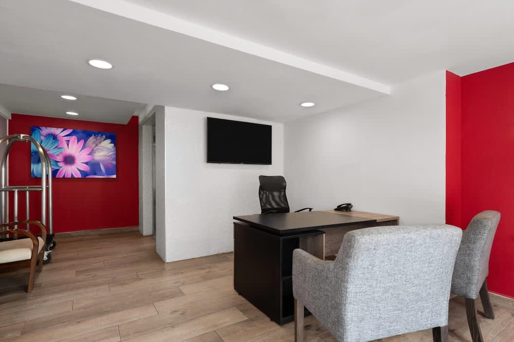 Ramada by Wyndham Tampico Centro 2