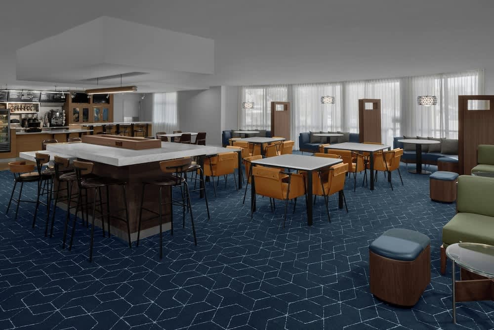Courtyard by Marriott Santa Clarita Valencia 2