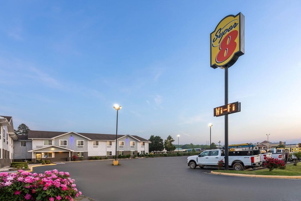 Super 8 by Wyndham South Boston VA 1