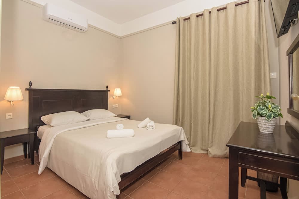 Talos Hotel Apartments 3