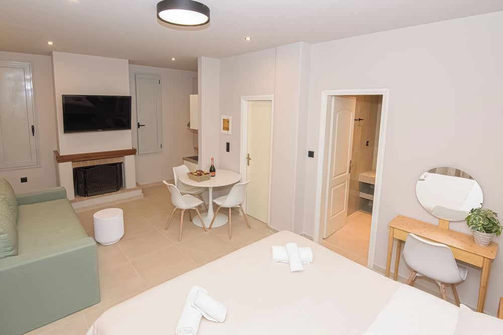 Talos Hotel Apartments 5