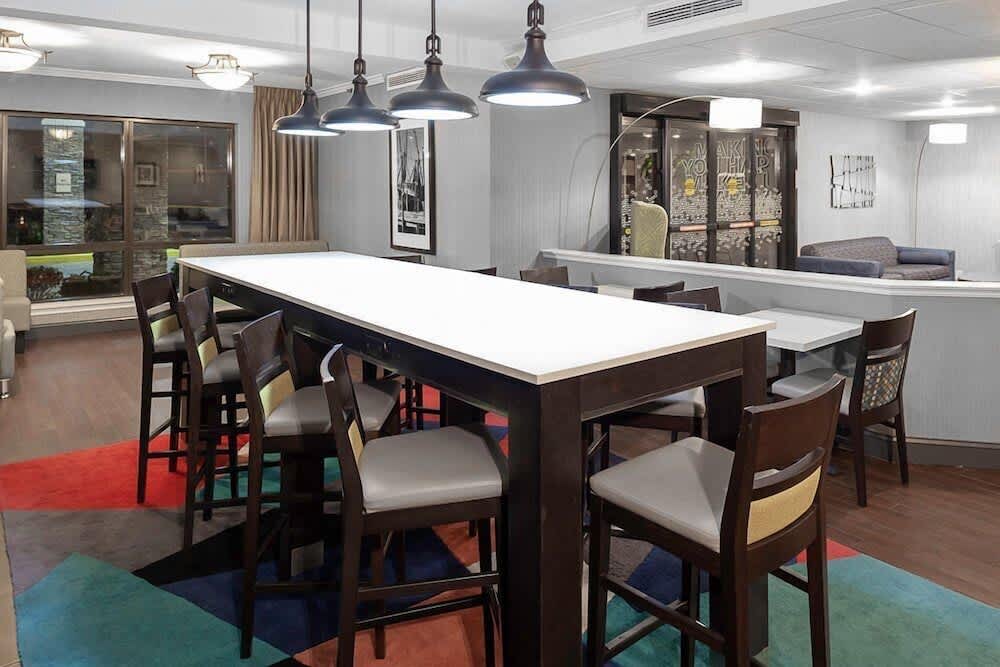 Holiday Inn Express NEWARK AIRPORT – ELIZABETH by IHG 3