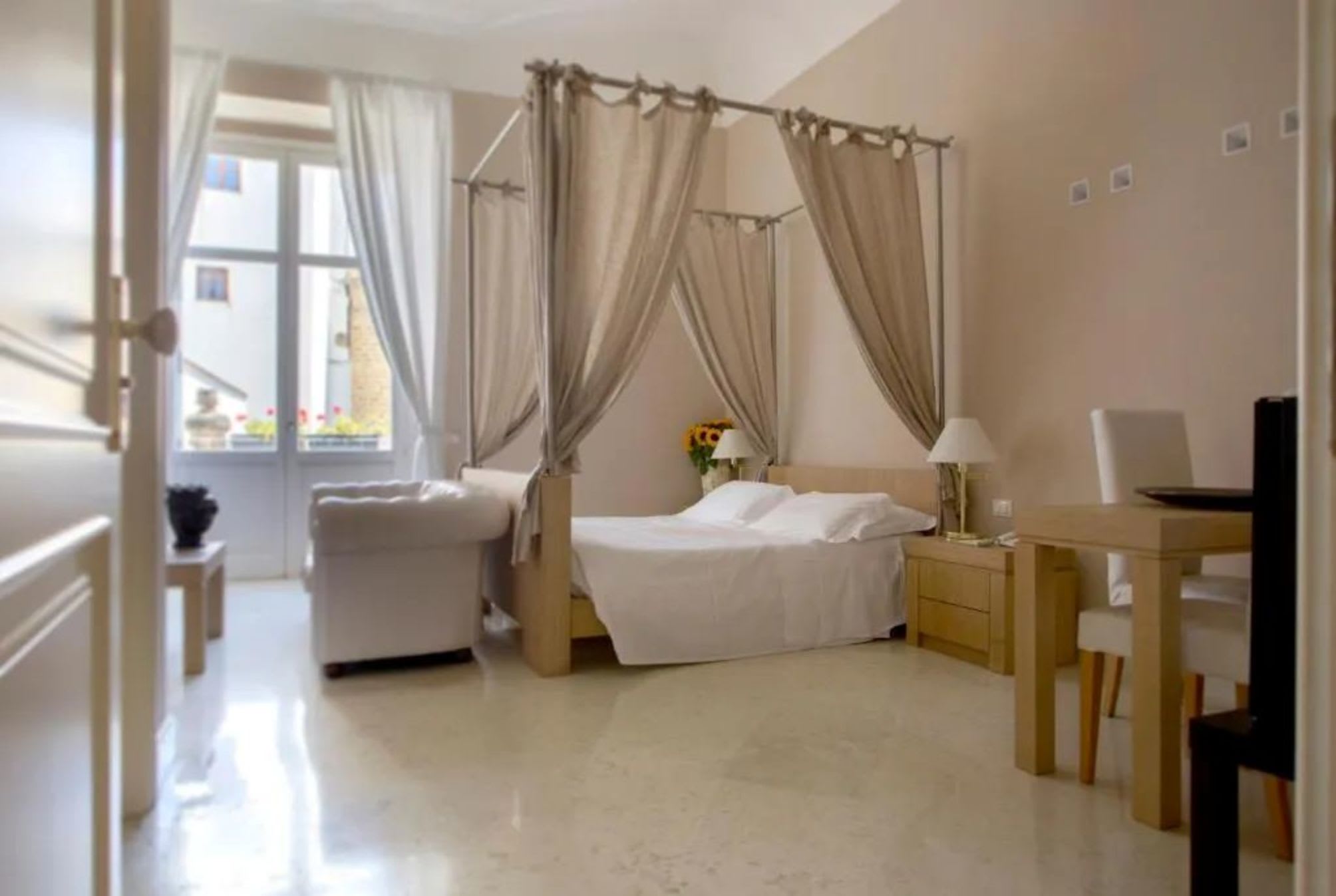 Palazzo Brunaccini Boutique Hotel 3