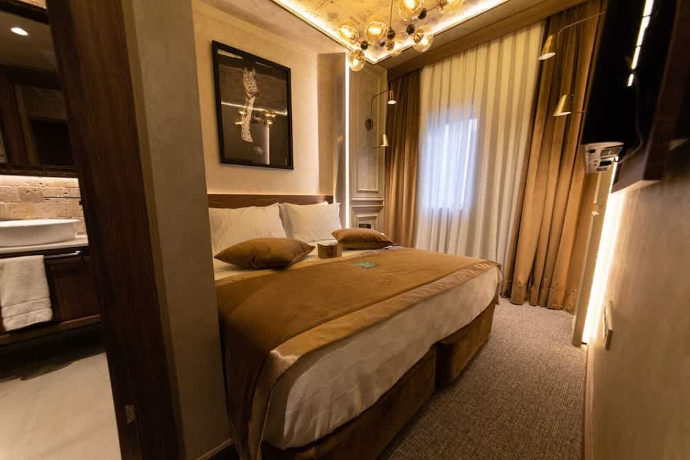 Tonight Hotel Port 4