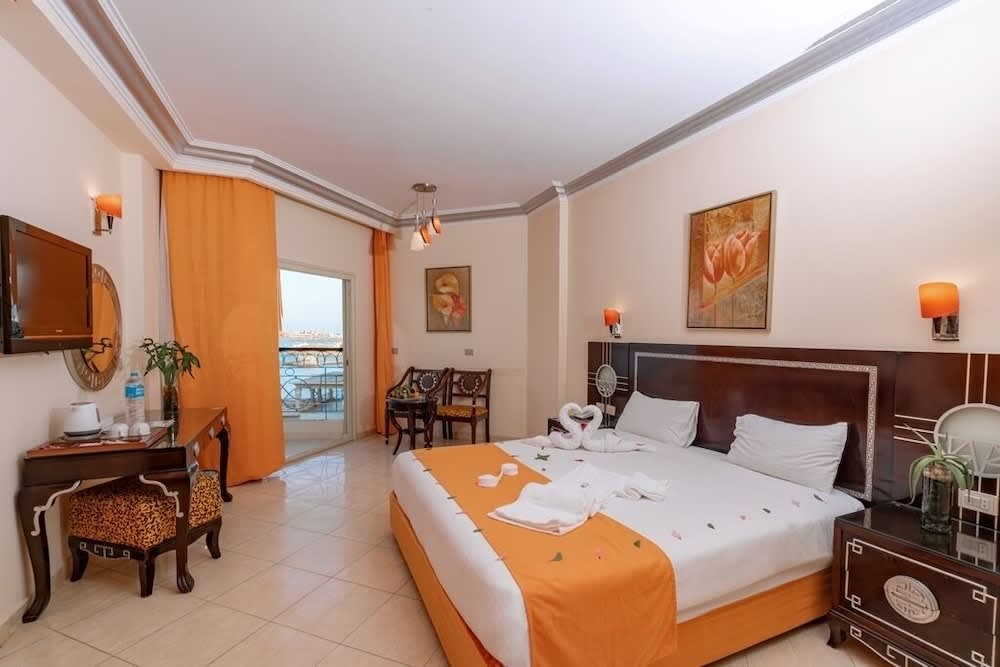 Sphinx Aqua Park Beach Resort 2