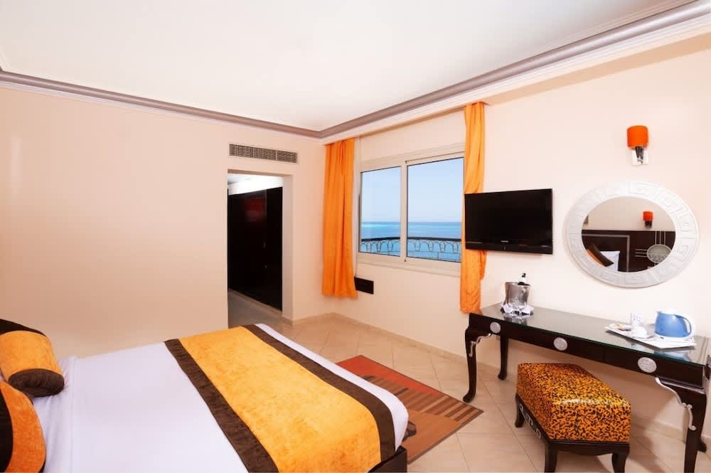 Sphinx Aqua Park Beach Resort 4