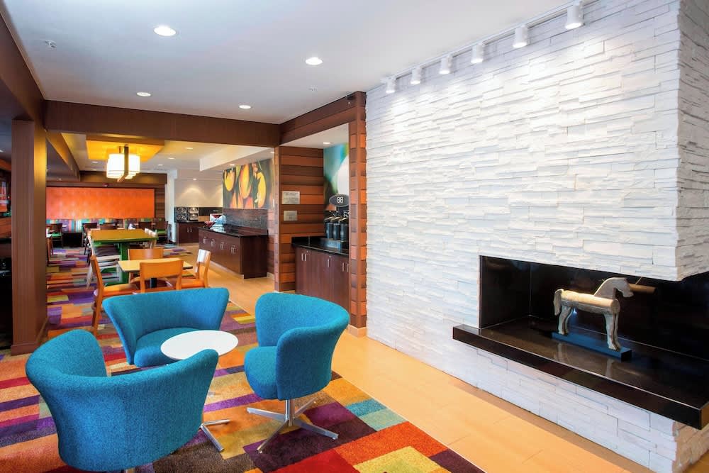 Fairfield Inn & Suites by Marriott Terre Haute 2