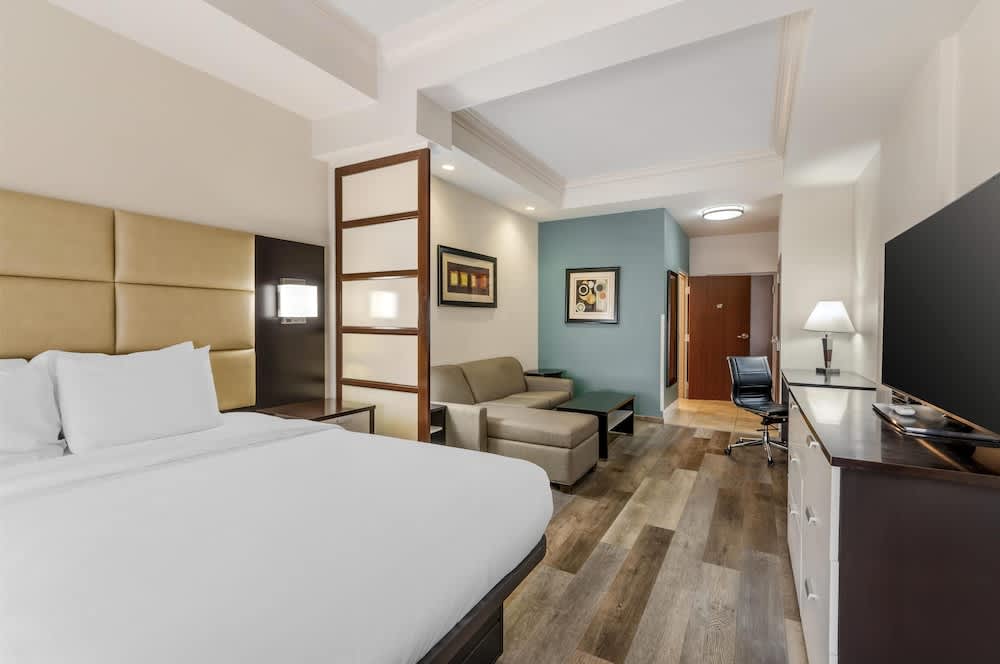 Best Western Plus JFK Inn & Suites 1