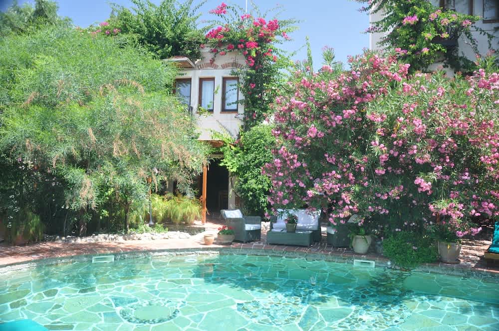 El Vino Hotel & Suites 1