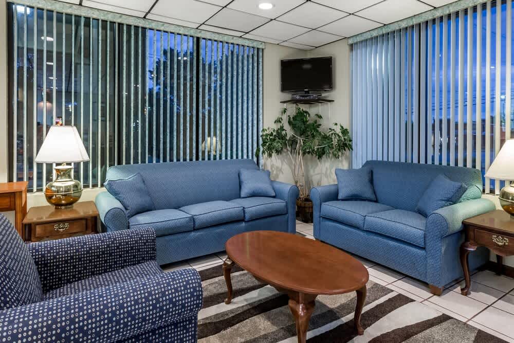 Days Inn by Wyndham Elberton 2
