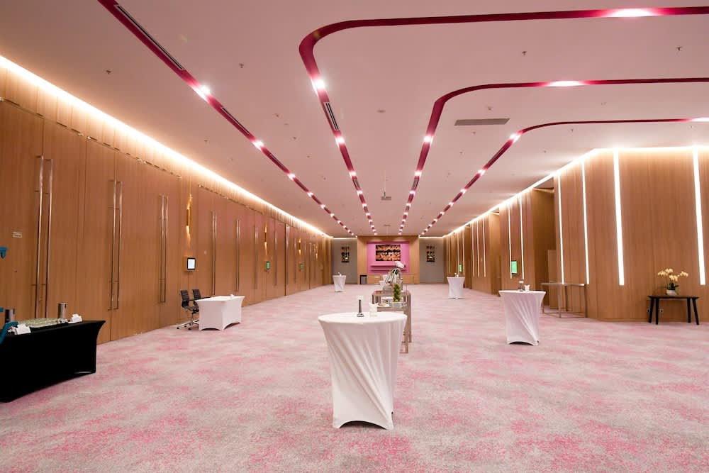 Holiday Inn & Suites Saigon Airport by IHG 2