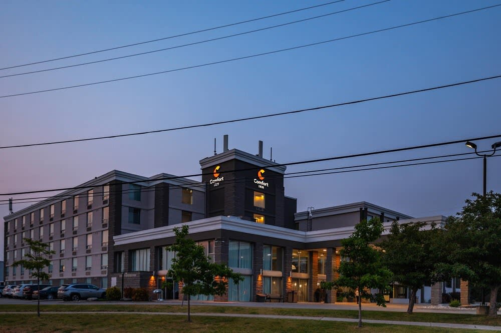 Comfort Inn & Conference Centre Toronto Airport 1