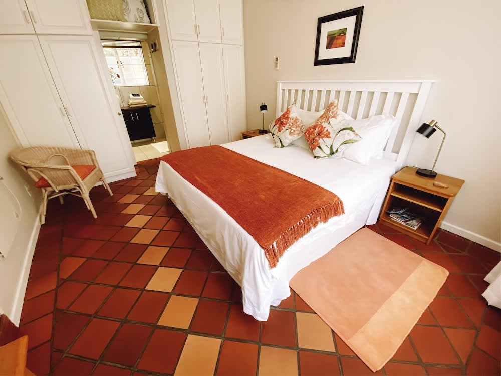 Jonquil Guest Cottage 1