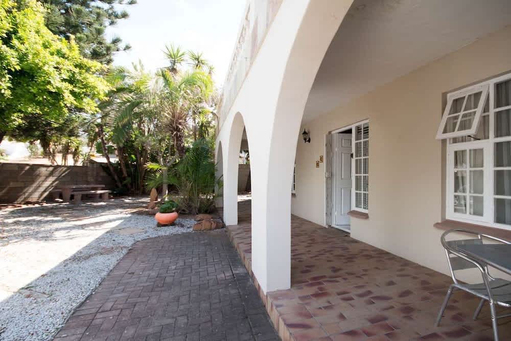 Bluewater Beachfront Guest House 5