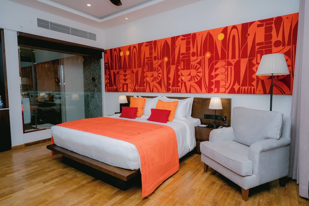 Waters Edge Hotel 2