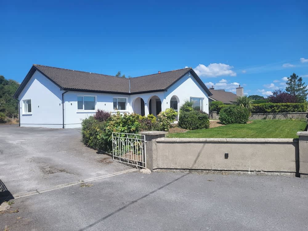 Luxurious 4-Bed House in Tipperary Town 1
