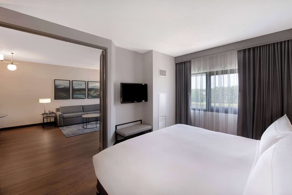 DoubleTree Suites by Hilton Raleigh - Durham 4