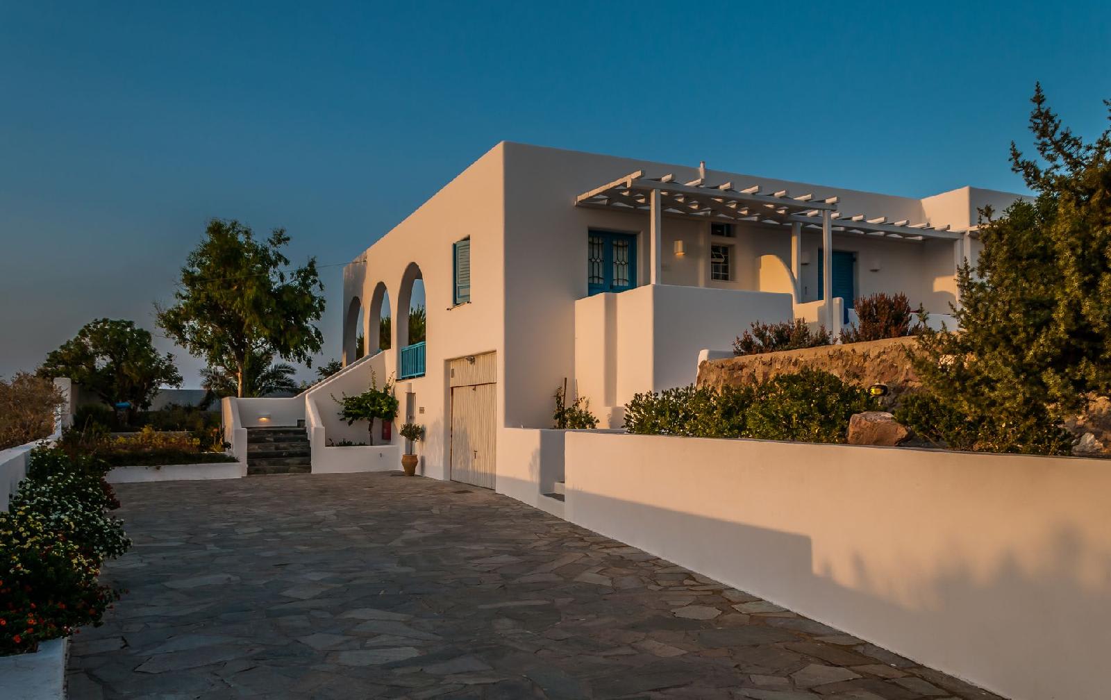 Eiriana Luxury Suites 1