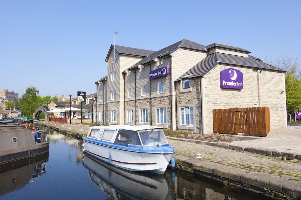 Premier Inn Huddersfield Central 1