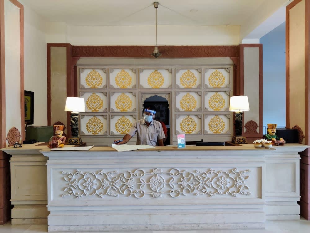 Umaid Palace - A Lakeside Resort - 25 minutes from Mehandipur Balaji - 20 minutes from Chand Baori Stepwell Abhaneri & 40 minutes from Bhangarh Fort 2
