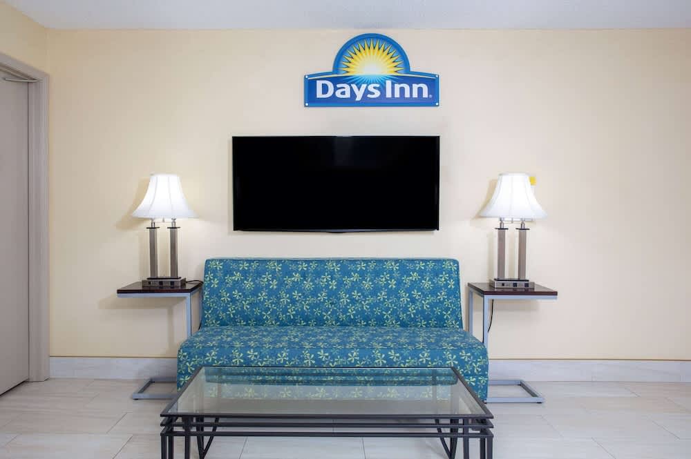 Days Inn by Wyndham Chipley 2