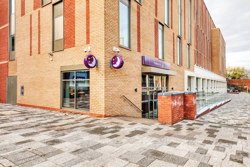 Premier Inn Banbury Town Centre - Castle Quay 1