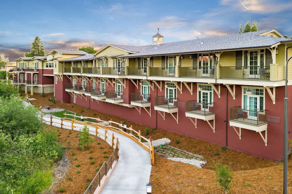The Agrarian Hotel; Best Western Signature Collection 1
